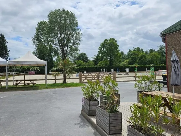 Immeuble commercial 8310 m²