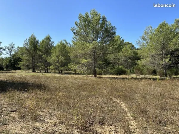 Terrain 2 000 m² Meounes Les Montrieux