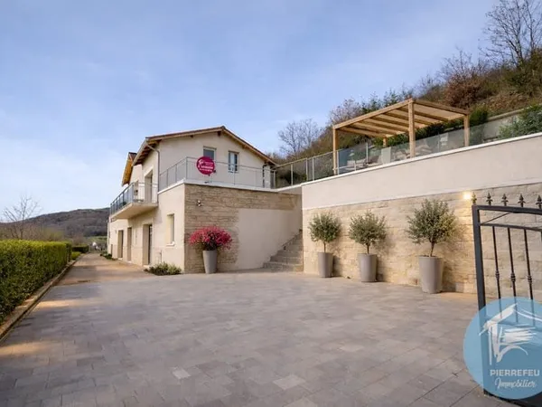 Maison à fort potentiel 260m2 - Idéal artisan et famille - V