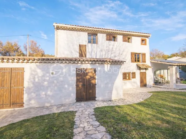 Maison 6 pièces 215 m²