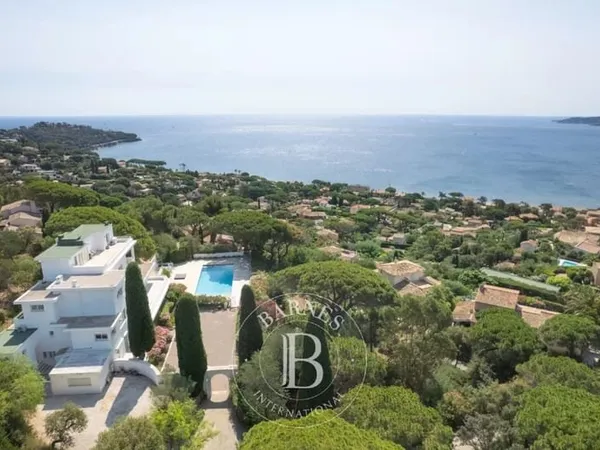 SAINTE-MAXIME - PROPRIÉTÉ D'EXCEPTION VUE MER PANORAMIQUE
