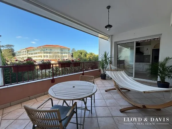 Appartement T3/4 avec balcon, ascenceur, cave et parking