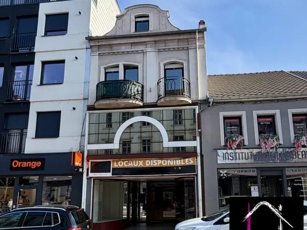 Immeuble avec local commercial 430 m2 +appartement 80 m2 en cent
