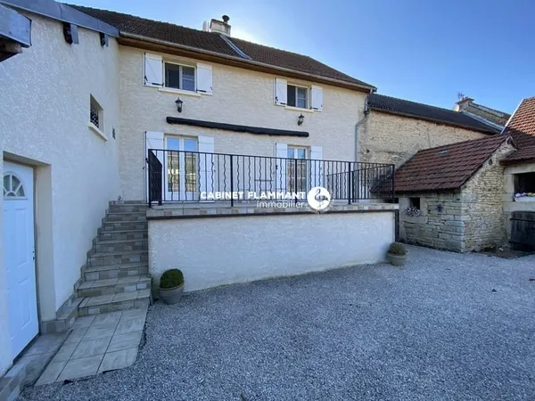 MAISON ANCIENNE AVEC TERRAIN ET DEPENDANCES