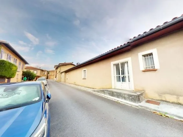MUR A VENDRE - PLATEAU DE 342M2 AU CENTRE DE CASTELNAU D'ESTRETEFONDS A RENOVER