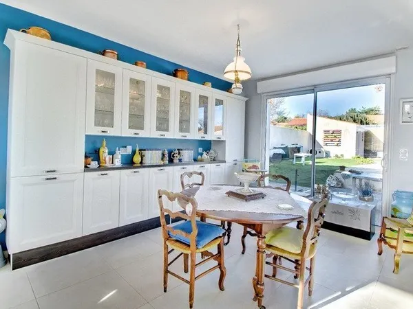 A vendre NIEUL SUR MER - Maison plain-pied lumineuse avec piscine, au calme, proche LA ROCHELLE et I