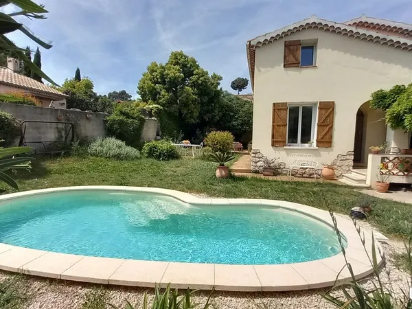Maison individuelle avec piscine sur terrain de 640m2