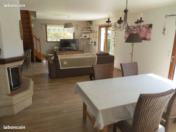 Maison 6 pièces de 125m², double garage, 1200m² de terrain