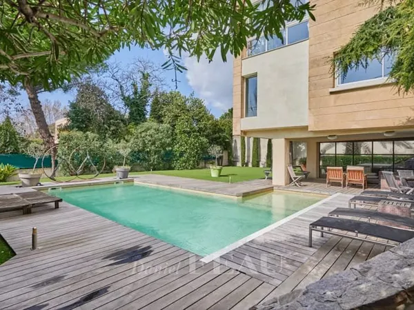 Marseille 8ème - Maison d'architecte dans un domaine fermé