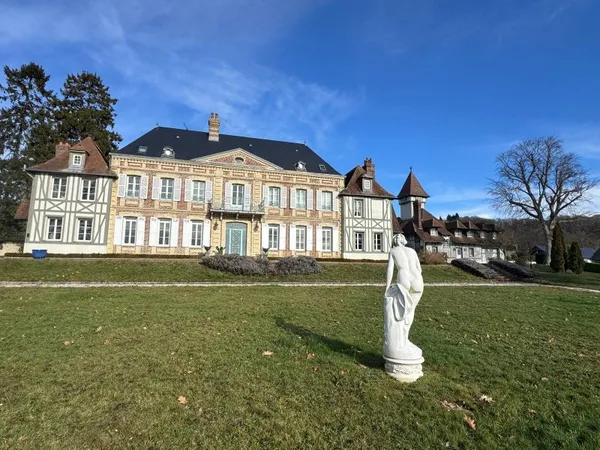Château et dépendances sur 24 hectares avec vue exceptionnelle