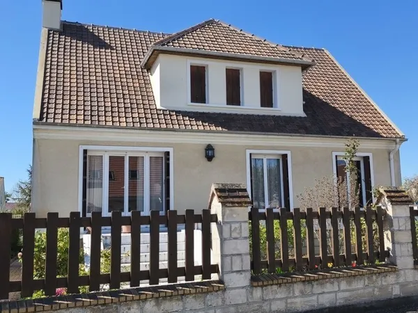 Maison familiale lumineuse proche Port Cergy