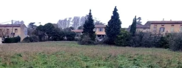 Terrain 560 m²