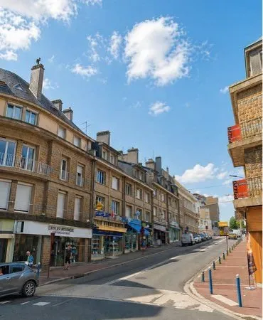 à louer - local commercial - centre-ville de vire