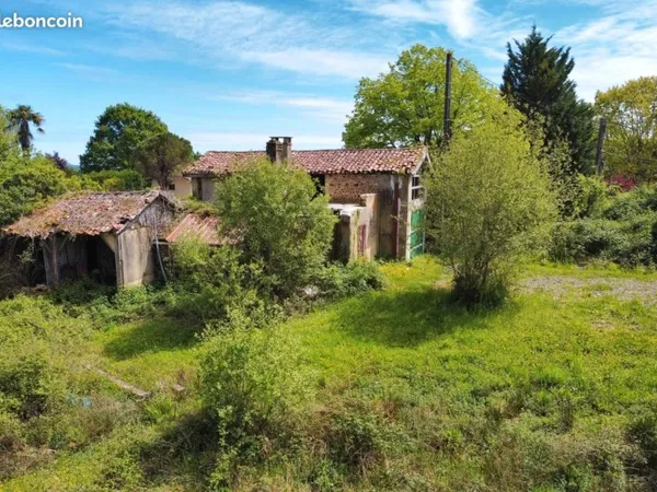 Maison en pierre sur terrain boisé de 2,5 hectares dans le Béarn