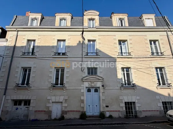 NANTES - - PLACE MELLINET - - STUDIO 24M2 - - DERNIER ÉTAGE - - CALME