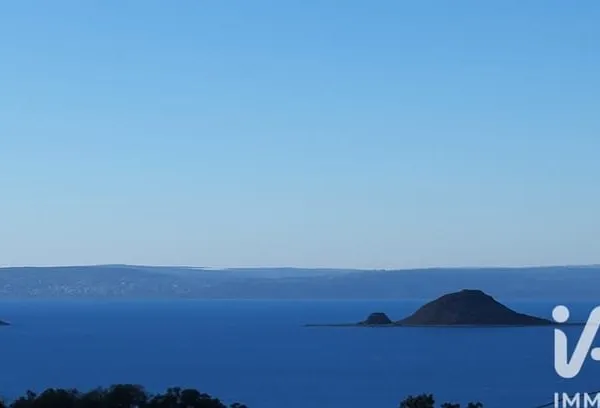 Terrain 880 m²