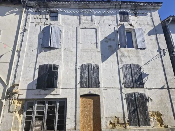 Bel immeuble à rénover de 375m2 au coeur de Sainte-Foy-La-Grande