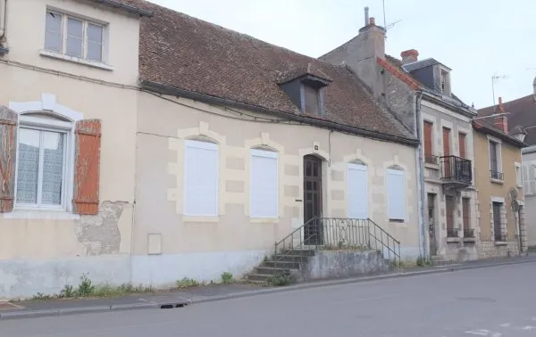 Maison ancienne avec vue Loire - 10 pièces - Jardin - Grand potentiel, à rénover.