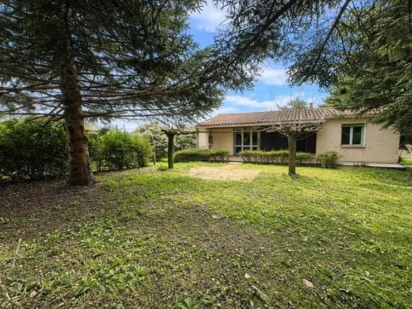 Maison individuelle à fort potentiel avec sous sol complet sur 1 300 m² de terrain