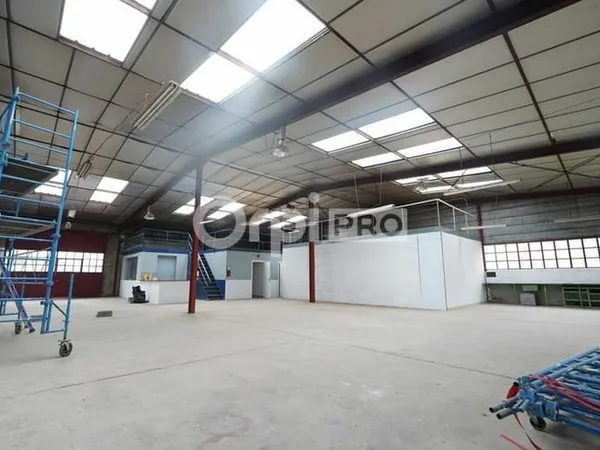 Local d'activité 370 m²