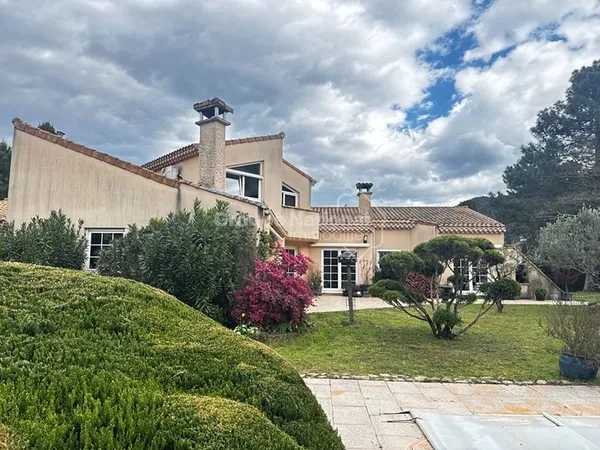 Maison d'exception à Dunière sur Eyrieux : un havre de paix poétique à vendre