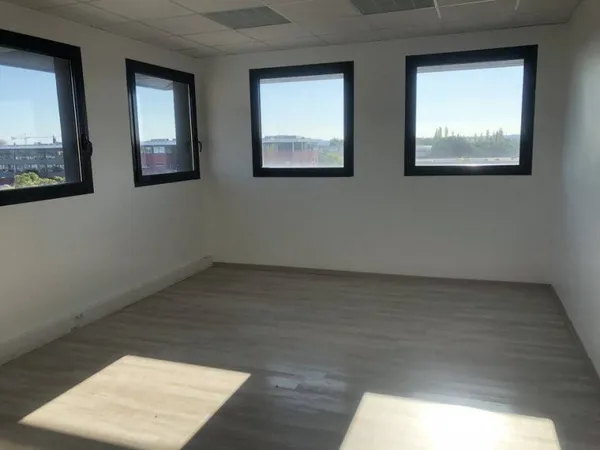 Bureau 94 m²