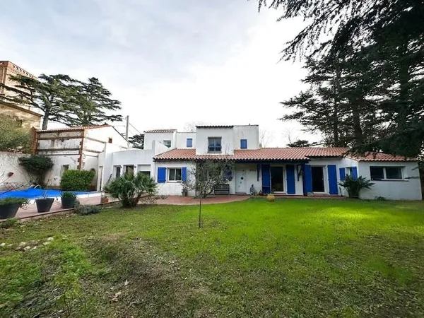 Villa 10 pièces 230 m²