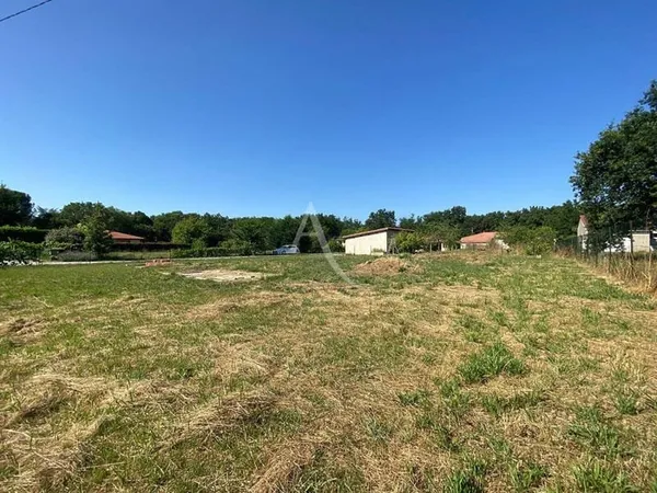 Terrain 723 m²