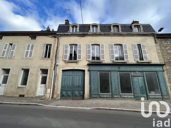 Bâtiment 233 m²