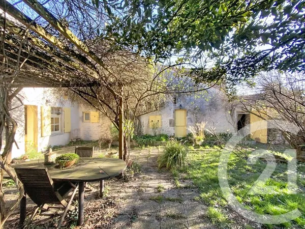 Maison 10 pièces 300 m²