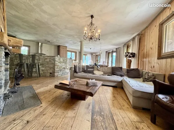 Chalet 9 pièces 265 m²