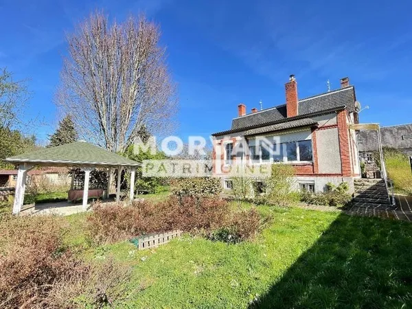 L'ALLIANCE DU CHARME ET DU CONFORT : MAISON DE 1930 RÉNOVÉE DANS LE MORVAN