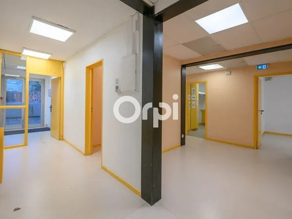Bureaux 680 m²