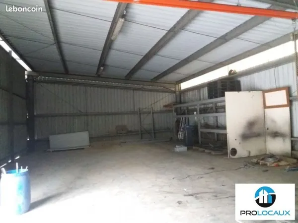 ENTREPOT - LOGISTIQUE 244 m² VEUREY VOROIZE