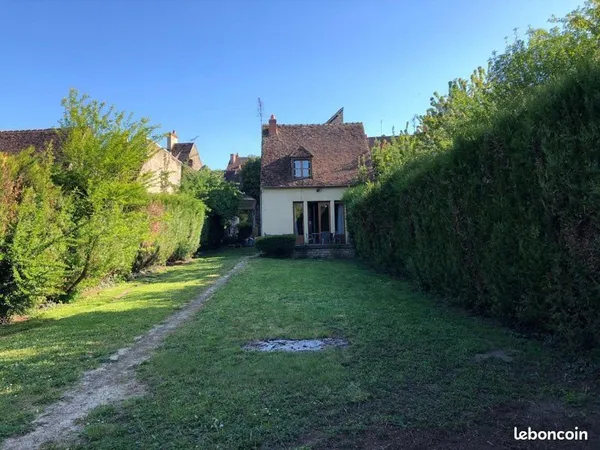 Loue maison individuelle à Saint-Amand-Montrond