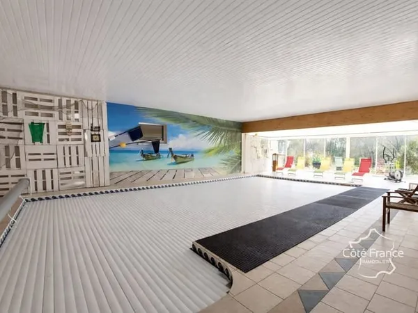 Grande maison 6 chambres, piscine intérieure, terrain 1 ha