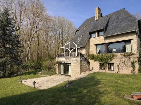VILLA DANS UN DOMAINE PRIVÉ