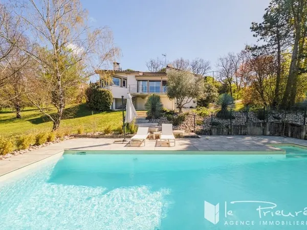 Maison familiale rénovée avec vue dominante, piscine et studio indépendant dans le quartier Bellevue