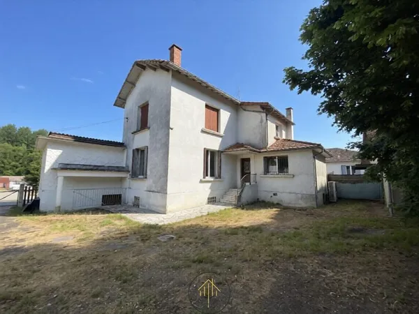 Maison d'environ 150 m2 avec dépendances Fort potentiel