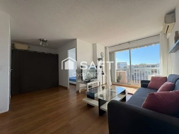 Proche du Seaquarium et des plages du Grau-du-Roi, découvrez cet appartement idéalement situé.