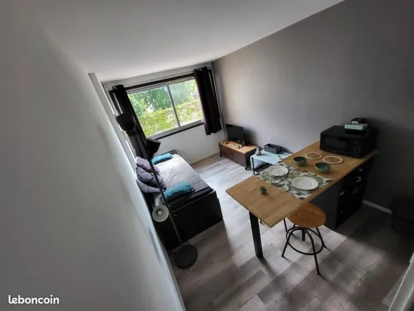 Studio meublé prox commerce et transport