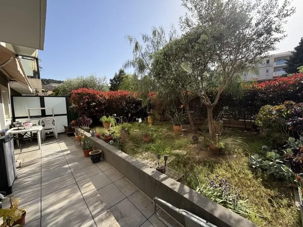 T2 en rez-de-jardin avec extérieur de 50 m2 et parking Ent