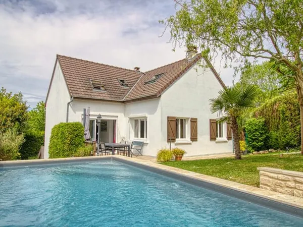 Magnifique pavillon familial avec piscine proche toutes commodités
