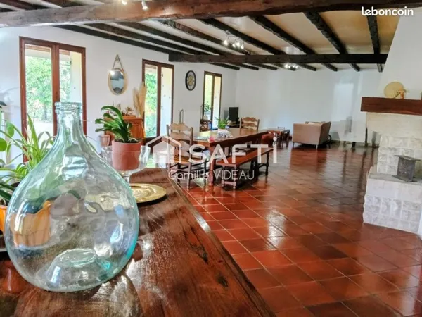 Propriété 5 pièces 196 m²