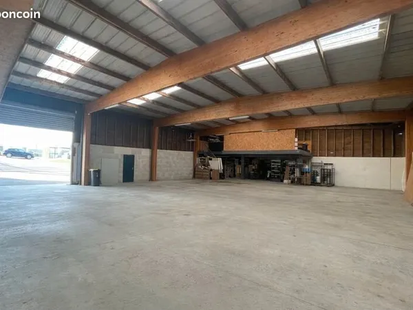 Local d'activité 584 m²