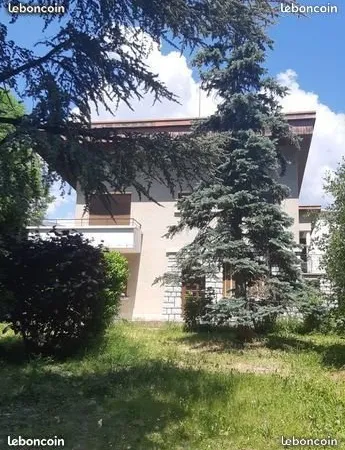 Belle maison de ville avec 2 appartements