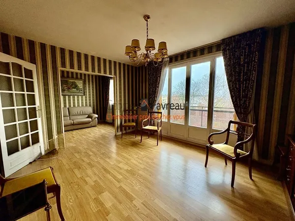 Appartement Vitry Sur Seine 4 pièce(s) 70.45 m2 - Place de parking - Cave - Balcon