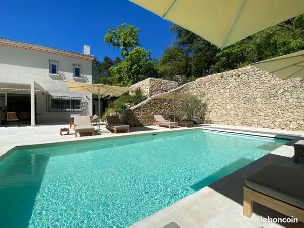 Maison 10 pièces 400 m²