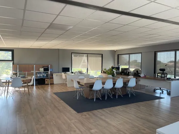LOCAL COMMERCIAL /BUREAUX - 106M² - FONBEAUZARD