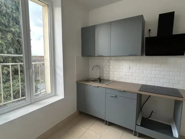 Loue Charmant T4 en duplex 71m² - lumineux, rénové et bien isolé - centre de Vierzon